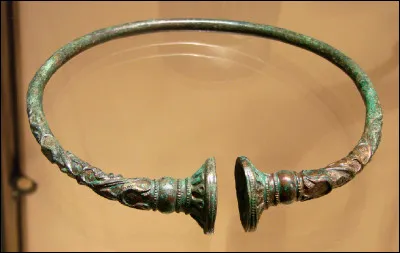 Quel est le nom de ce collier, porté à titre honorifique, par les guerriers gaulois ?