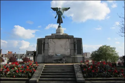 Dans quel département normand se situe la ville d'Argentan ?