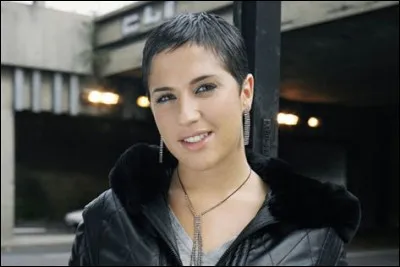 Encore un peu de féminité, qui est cette rappeuse ?