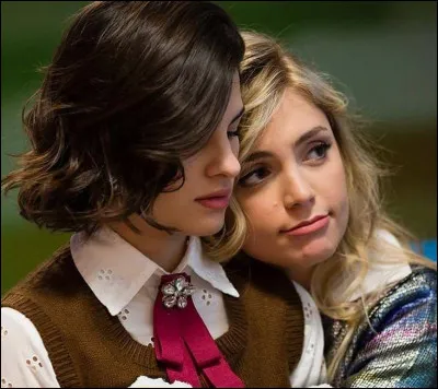 Comment se prénomment les deux amies de Bia ?