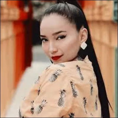 Comment se prénomme-t-elle ?