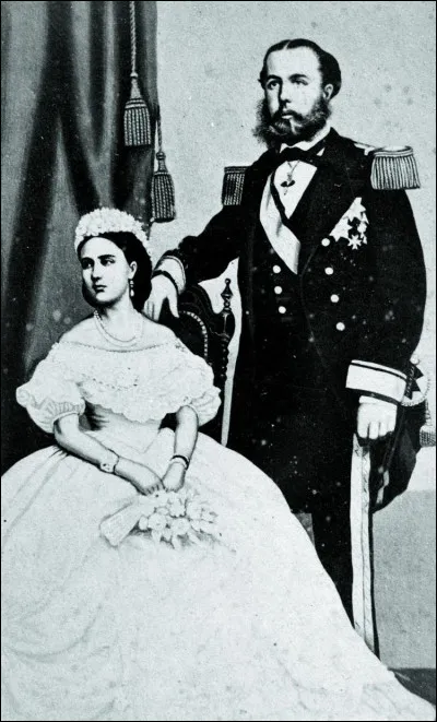 De la maison de Habsbourg, frère cadet de l'empereur François-Joseph Ier d'Autriche : il épouse en 1857 une princesse de Belgique. Lui, l'archiduc d'Autriche, le prince de Hongrie et de Bohême, devient l'empereur du Mexique : bref, ils ont régné sur un nuage.
D'après Secrets d'Histoire : ''Une tragédie sous fond d'ambitions, d'orgueil démesuré, d'incompétence et de mensonge''. Qui sont-ils ?