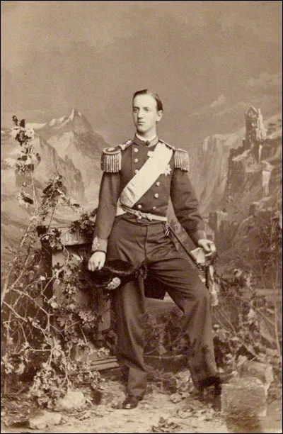 Son nom à la naissance était Guillaume de Schleswig-Holstein-Sonderbourg-Glücksbourg. Il a ajouté à la Grèce la Thessalie, la Macédoine, l'Épire et la Crète. Il meurt assassiné.
Quel est ce roi qui a régné presque cinquante ans, de 1863 à 1913 ?