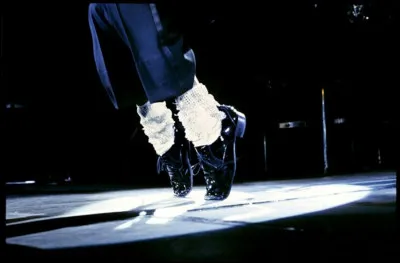 Qui a popularisé le mouvement de danse ''moonwalk'' ?