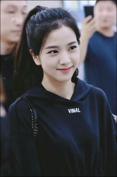 Jisoo a...(plusieurs réponses)