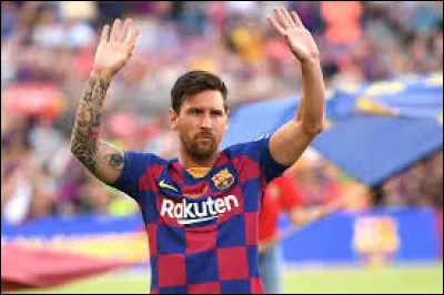Combien de buts Lionel Messi a-t-il marqué avec le FC Barcelone et en combien de matchs ?