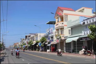 Quelle est la ville vietnamienne la plus proche de Bangkok ?