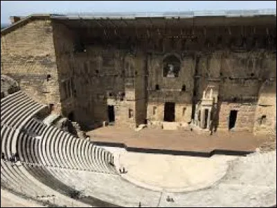 Sur cette image, quel théâtre apercevons-nous ?