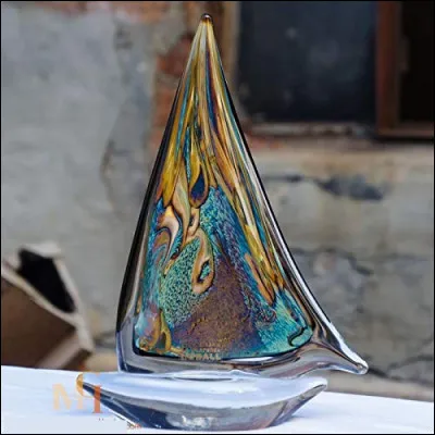 Quel village, près de Venise, est réputé pour ses souffleurs de verre ?