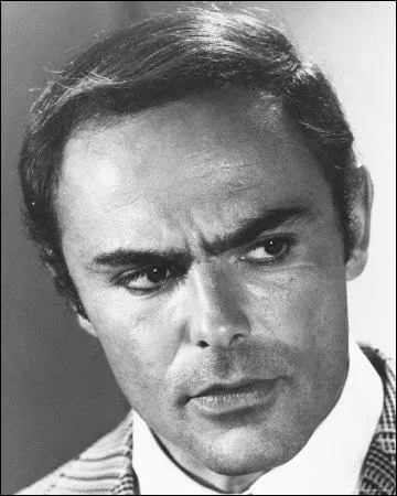 John Saxon est dans la saga :
