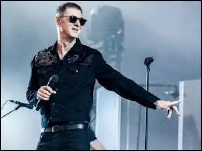 Complétez le titre de cette chanson : " Des Attractions...