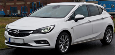 Quel est ce modèle de voiture compacte de la marque Opel ?