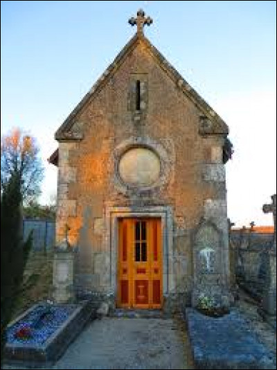 Nous commençons notre balade devant la chapelle Notre-Dame d'Amanty. Petit village de 40 habitants, dans l'arrondissement de Commercy, il se situe dans le département ...