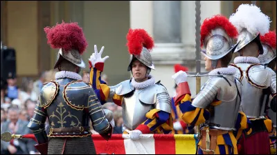 De quelle nationalité sont les membres de la garde papale du Vatican ?
