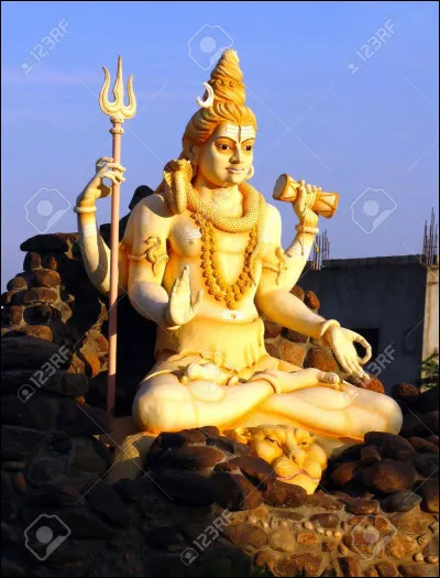 De quelle religion Shiva est-il une divinité importante ?