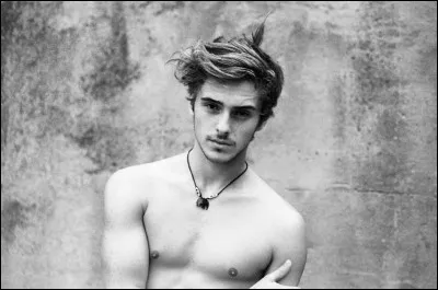 Comment s'appelle son frère ?