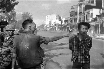 À quel président américain a-t-on pris l'habitude d'attribuer le commencement de la guerre du Viêt Nam ?