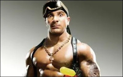 Où peut-on entendre cette phrase "Tape dans le fond, j'suis pas ta mère" ?