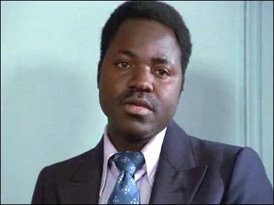 Que fait Togo chez la directrice ?