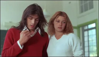 À la fin du film, combien d'enfants ont en tout (on sait que ce sont que des filles) le couple Julien et Caroline ?