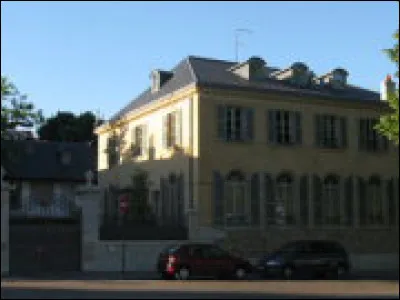 Comment s'appelle le cours privé où les élèves étudient ?