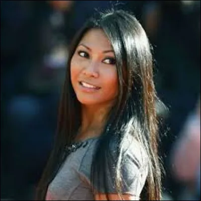 Anggun a une chanson intitulé "Cesse la pluie".