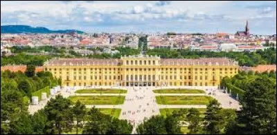 Le château de Schönbrunn se situe en Allemagne.