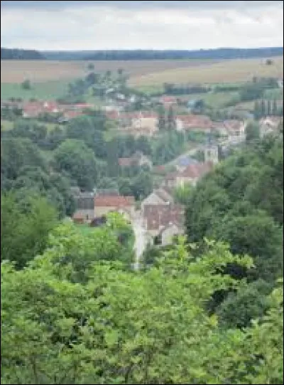 Voici une vue d'Étalante depuis le cirque de la Coquille. Village Côte-d'Orien, il se situe en région ...