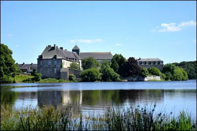 Super, vous avez répondu ? Passons désormais à la troisième question si cela ne vous pose pas de problème. Où sommes nous, au fait ?