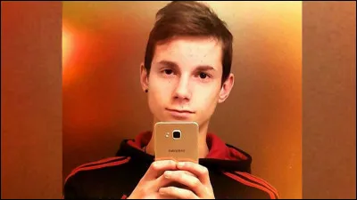 "Tu trouves qu'il est beau ?" se dit : ....