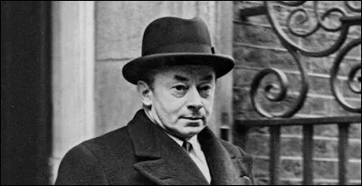 Cet homme politique, plusieurs fois ministre sous la IIIe République, chef du gouvernement au printemps 1940, démissionnaire le 16 juin, c'est ... Reynaud