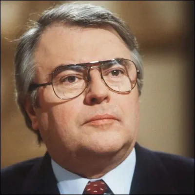 Cet homme politique, socialiste, premier ministre lors des réformes de 1981-82, se prénomme ...