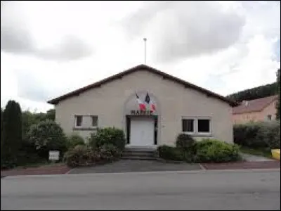 Nous sommes dans le Grand-Est, à Romain. Village du Lunévillois, qui a la particularité de ne pas posséder d'église, il se situe dans le département ...