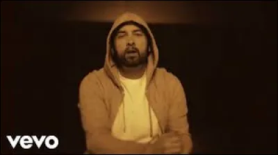 Avec quel rappeur récemment décédé Eminem a-t-il chanté "Godzilla" ?