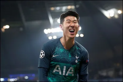 Le maillot que porte Son est celui de Tottenham.