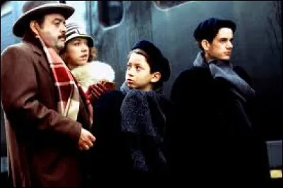 Qui a joué dans le film français "Vipère au poing" ?