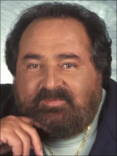 Qui est ce Richard, chanteur, pionnier du twist en France qui a vendu plus de 50 millions de disques, mort en 2015 ?