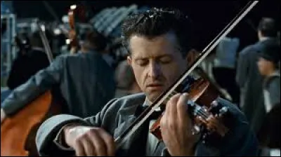 Comment s'appelle le chef de l'orchestre qui a joué "plus près de toi mon Dieu" jusqu'à la mort?