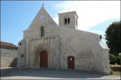 Nous sommes en Nouvelle-Aquitaine devant l'église Saint-Pierre-et-Saint-Paul de Blanzac-lès-Matha. Commune de l'arrondissement de Saint-Jean-d'Angély, elle se situe dans le département ...