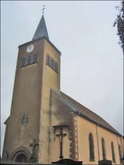 Voici l'église Saint-Léger de Loudrefing, dans le Grand-Est. Village du parc naturel régional de Lorraine, dans le Pays des Étangs, il se situe dans le département ...