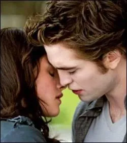 Dans quel chapitre Edward embrasse-t-il Bella pour la premire fois ?