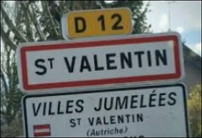 Où se trouve le village de Saint-Valentin ?