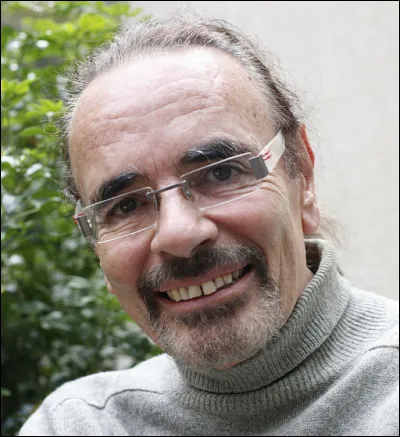 Qui est ce Nicolas, chanteur, auteur-compositeur-interpr&egrave;te et romancier ?