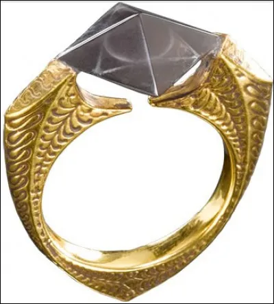 Avec quel objet Albus Dumbledore détruit-il la bague d'Elvis Gaunt ?