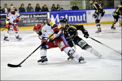 En cinq lettres : il faut le remporter. La voyelle est un ...