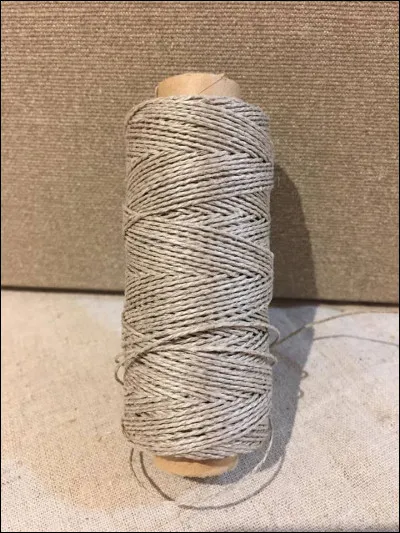 En trois lettres : suivi de l'aiguille. La voyelle est un ...