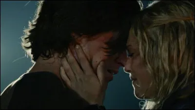 Clarke est en couple avec ... pendant la saison 1 ?