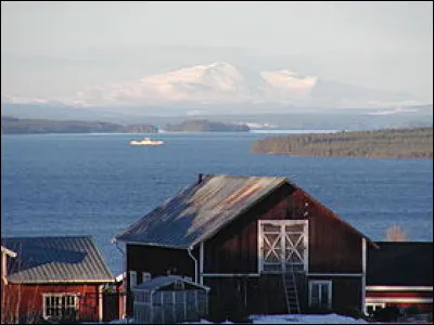 Où réside le monstre Stormsjöodjuret ?