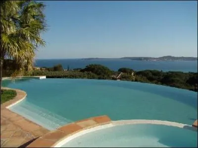 Avec quelle voiture Benzema et Rohff ont fait un accident  l'le de la Reunion ?