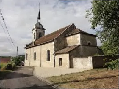 Vous avez sur cette image l'&eacute;glise Saint-B&eacute;nigne de M&eacute;nil-la-Horgne. Village du Grand-Est, dont le territoire est travers&eacute; la Route Nationale 4 (la RN4), il se situe dans le d&eacute;partement ...